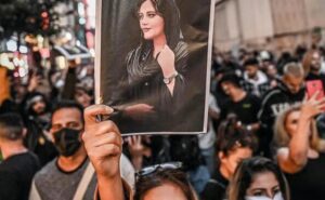 Режим аятолл в Иране под угрозой: кто придет на смену Хаменеи