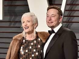 Как одевается мать миллиардера Илона Маска