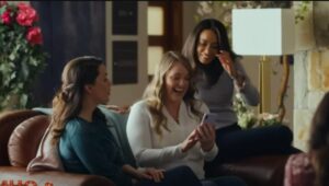 Романтическая комедия с Джанел Пэрриш Прямо перед глазами  Видео