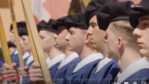 Охрана Папы Римского шокировала даже Трампа, смотреть всем…  Видео