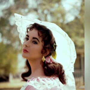 Топ-5 фактов о «королеве Голливуда» Элизабет Тейлор: фиалковые глаза, 8 свадеб и борьба с раком