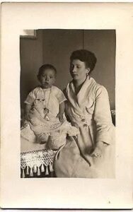 В 1993 году судьба преподнесла мне испытание — у ворот нашего дома оказался глухой мальчик, и я, не раздумывая, приняла его как родного.