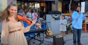 Маленькая девочка спрашивает, знаю ли я «Хаву Нагилу», и её отец затмевает всех  Видео