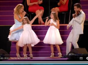 Musical Family on Stage — Wendy Kokkelkoren  Видео