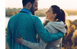 Почему пары, которые состоят в длительных отношениях, похожи друг на друга