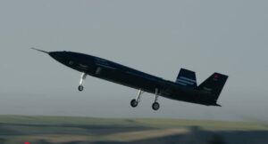 С украинским двигателем: Baykar первым в мире запускает серийное производство реактивного БПЛА Kizilelma