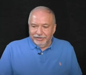 Я бы нарисовал себя черно-белым / Авигдор Либерман  Видео