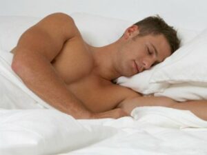 Специалисты дают советы, как спастись от жары ночью и крепко спать