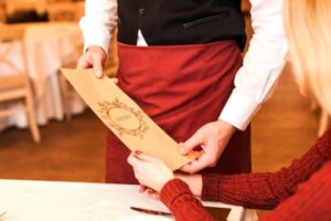 Почему официанты уносят меню?