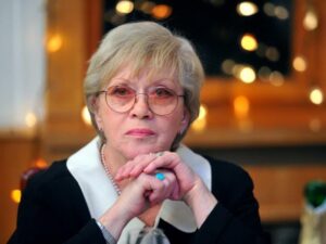 Алиса Фрейндлих — Любите сильнее в это непростое время..