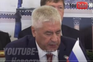 ПОЛНЫЙ РАЗНОС! Так вот кто КРЫШУЕТ Колокольцева! Дворец министру ПОДАРИЛА жена бандита!  Видео