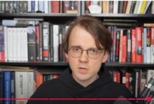 Как главный «‎певец войны»‎ оказался засланным казачком?  Видео