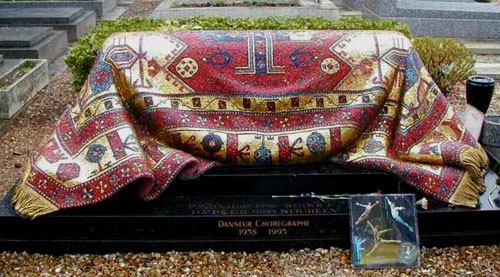 Мозаичный ковер на могиле Рудольфа Нуриева