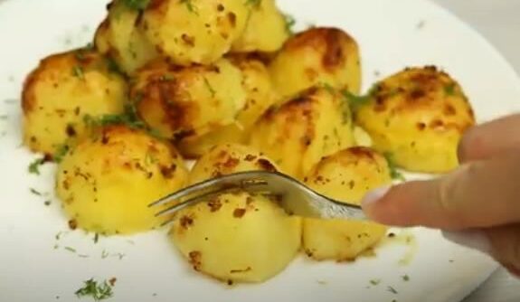 КАРТОШЕЧКА ВПРОК. Готовлю побольше и в морозилку. Мой Любимый рецепт запечённой картошки  Видео