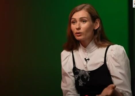 Разговор украинки и россиянки. Луна о войне, разводе и новой жизни в Испании / А поговорить?…  Видео