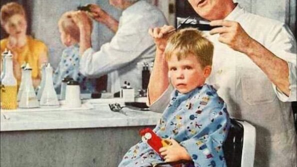 — Папа! Честное слово! Я целился в Виталика! — орал я, уворачиваясь от ремня.