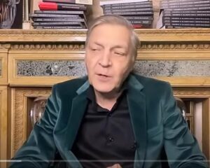 Ведьму-путинистку не пожалели  Видео