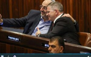 Правительство сократит бюджет на оборону и образование в пользу религиозных ячеек