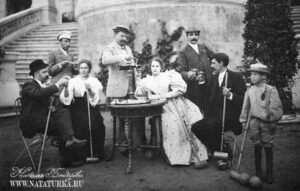 Мало кто знает, что из первых фотографических камер птички вылетали настоящие.