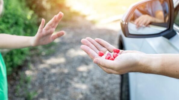 Как вести себя с незнакомцем: 8 вещей, о которых каждый родитель должен рассказать своему ребенку