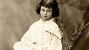 Как сложилась судьба Алисы Лидделл, девочки, которая вдохновила Льюиса Кэрролла на написание «Алисы в Стране чудес»