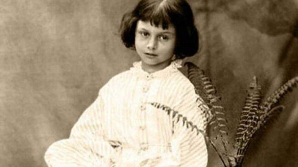 Как сложилась судьба Алисы Лидделл, девочки, которая вдохновила Льюиса Кэрролла на написание «Алисы в Стране чудес»
